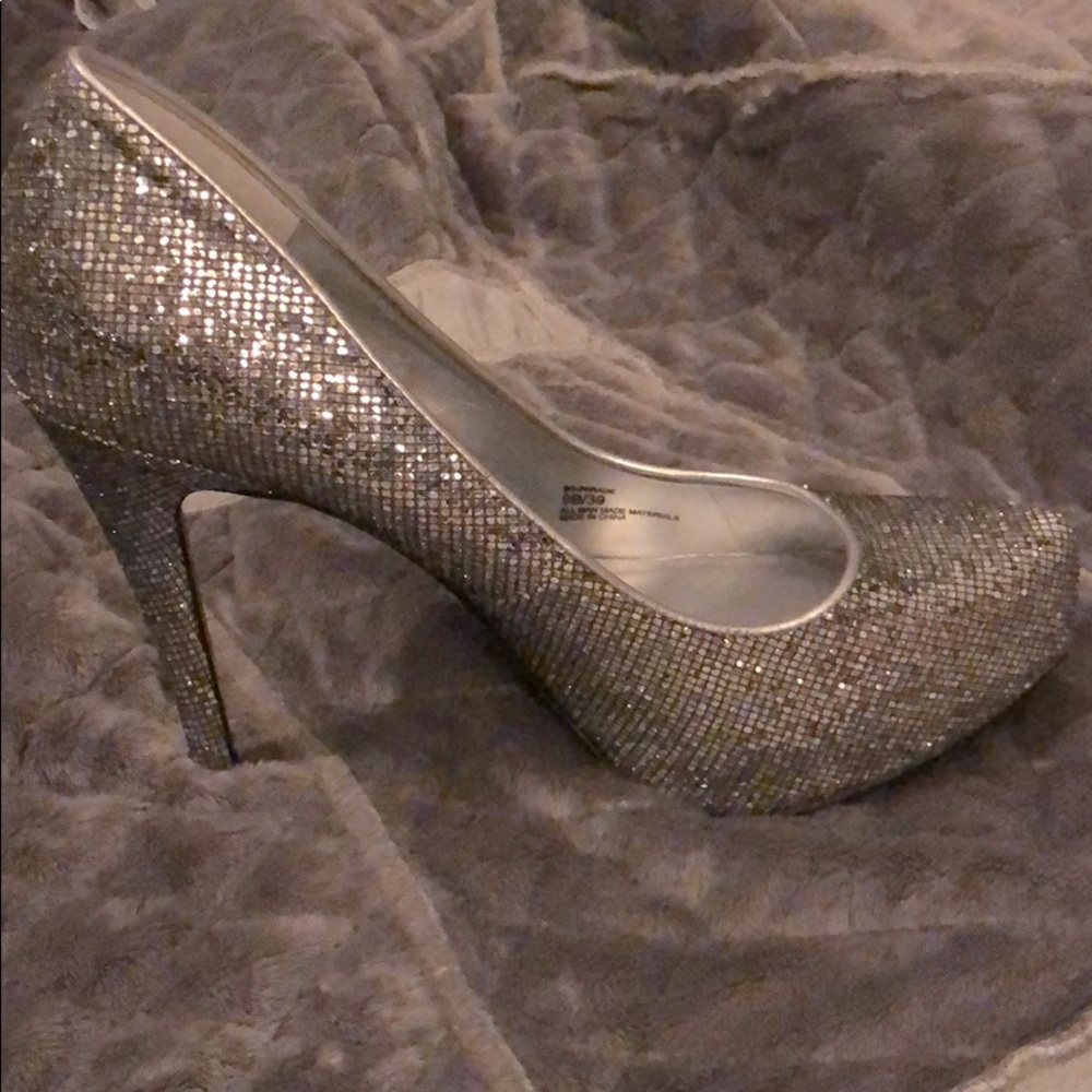 BCBG pumps